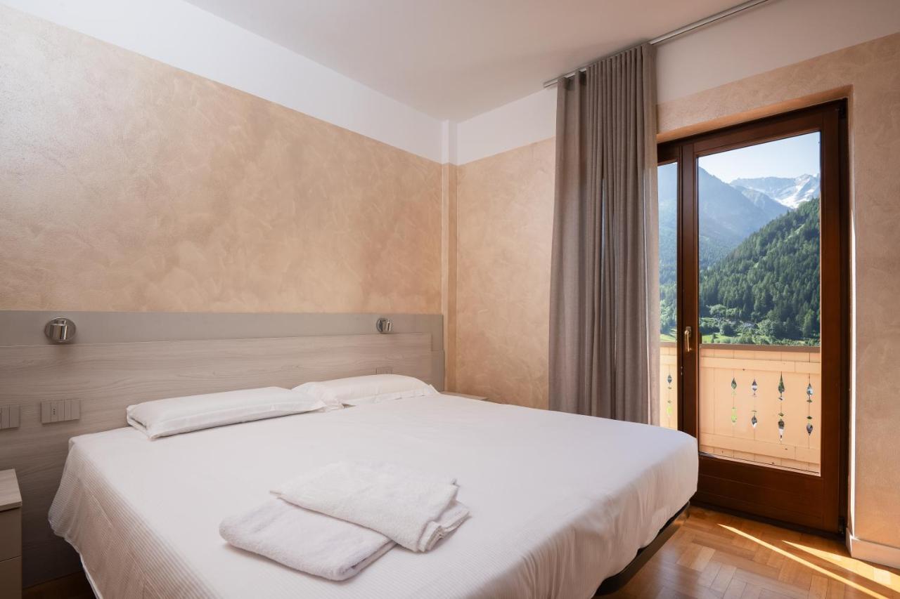 Hotel Vezza Alpine Lodge & Spa Vezza dʼOglio Extérieur photo